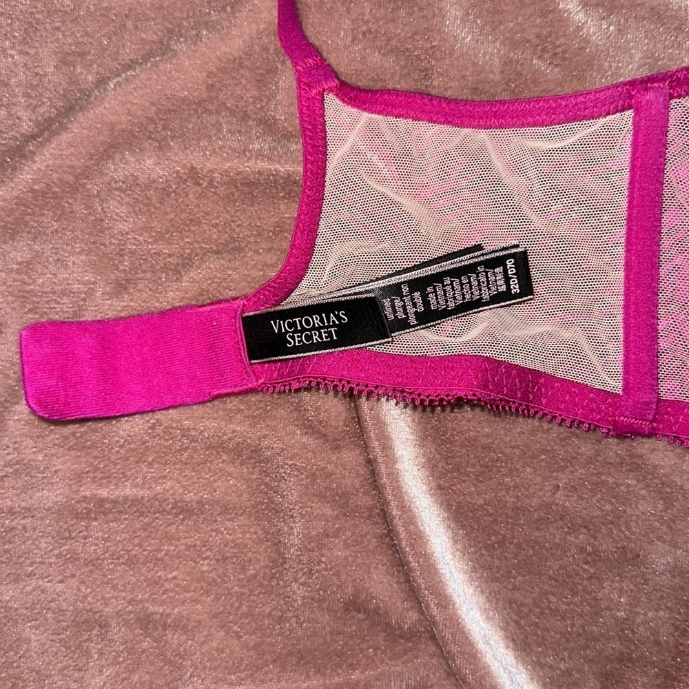 VERY cute, hot pink, Victoria’s Secret bra - Picture 4 of 4